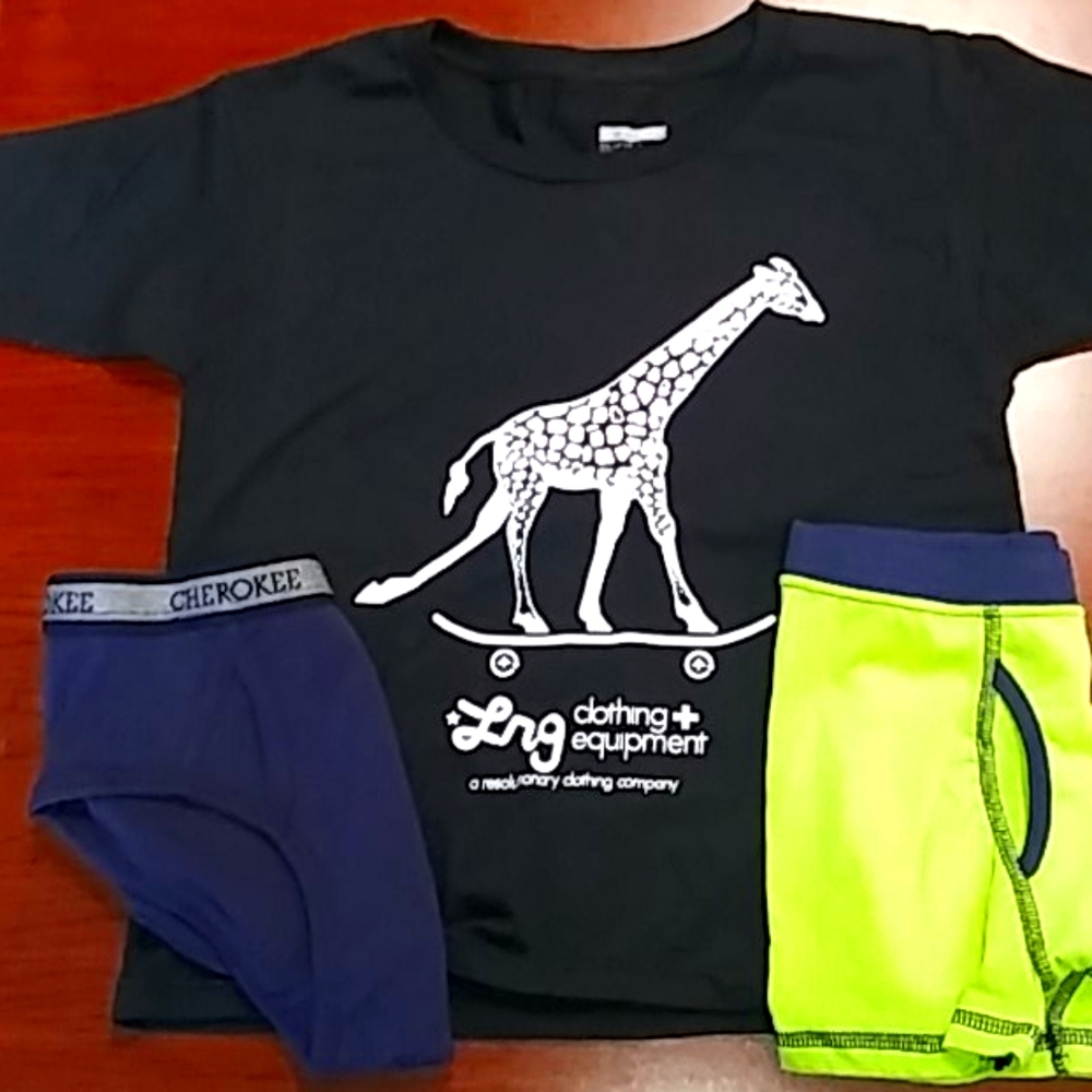 LRG t-shirt w/2 pairs of underwear